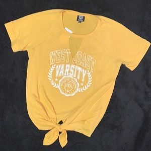 💥$10 SALE💥 NWT! Knotted Hem Cutout Graphic T-Shirt by Bobeau.